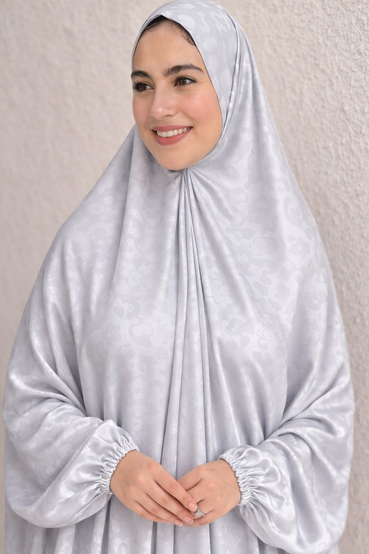 Silver Grey Satin Isdal