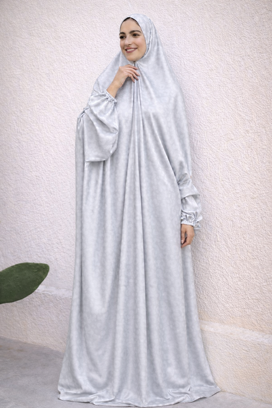 Silver Grey Satin Isdal