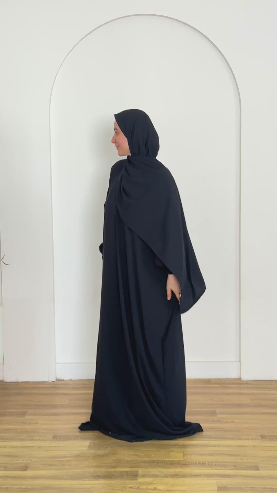 Black Royal Isdal Abaya
