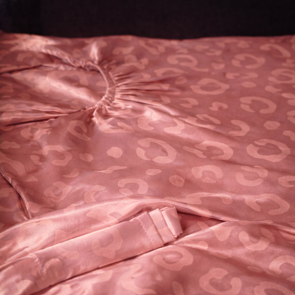 Rosy Satin Isdal