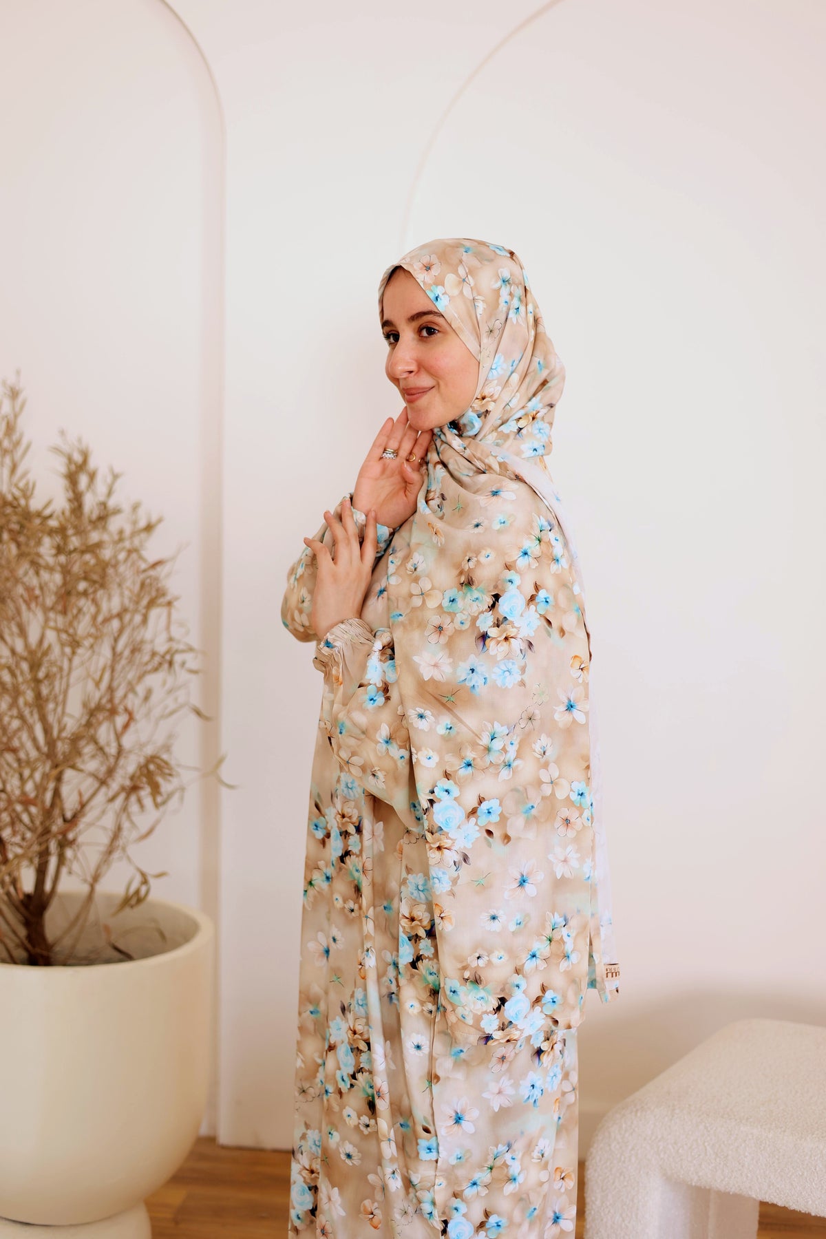 Latte Floral Viscose Isdal