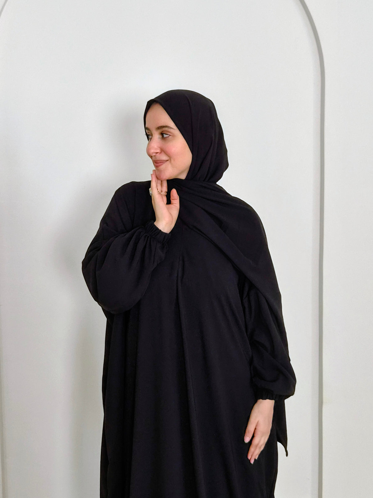 Black Royal Isdal Abaya